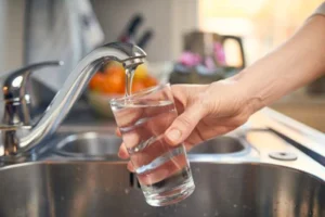 Kitchen faucet filling a glass of water